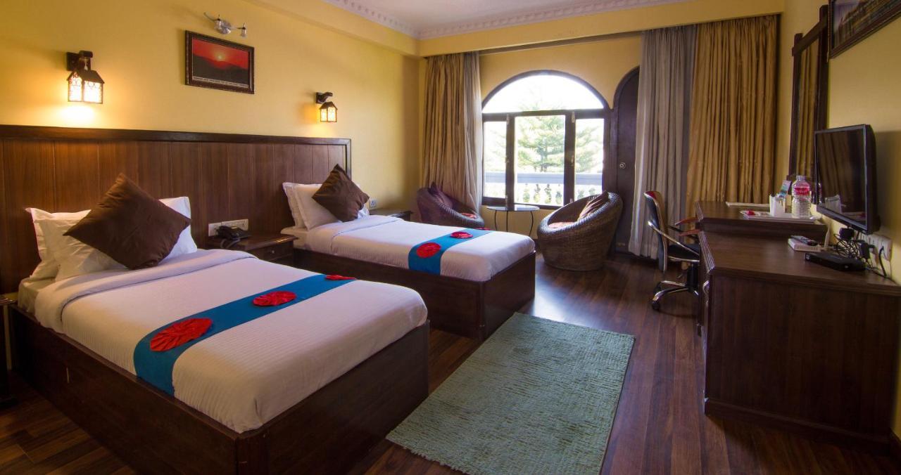 Hotel The Kantipur Pokhara Bagian luar foto